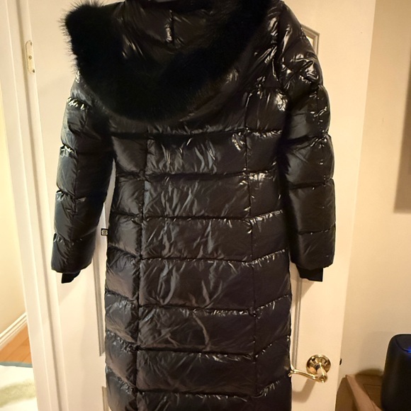 Aritzia The Super Puff™ The SuperSnug Puff™ Long - Hi-Gloss BLACK Small NWT - Picture 11 of 15